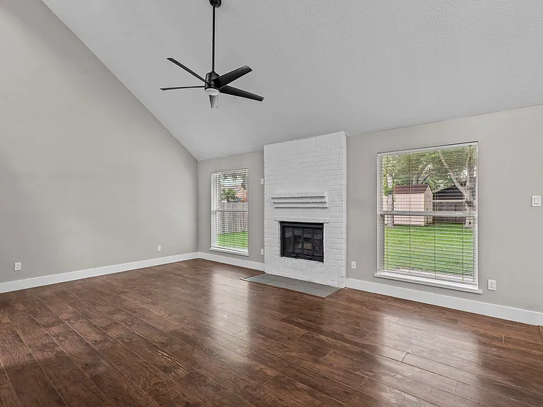 1107 Londonderry Ave — Photo 13