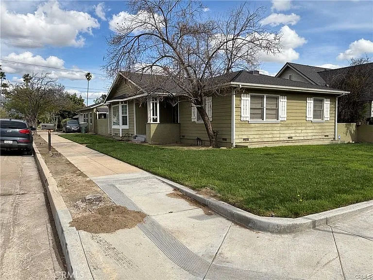 3297 N Pershing Ave #2 — Photo 2