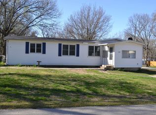 228 W 5th St, Lyndon, KS 66451
