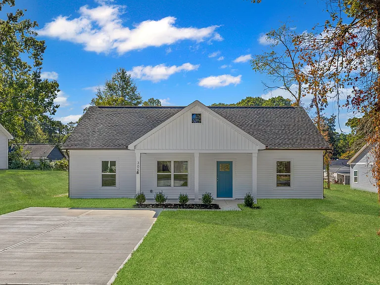 Located on a quiet residential street, 5 minutes to Atrium Health Ballpark