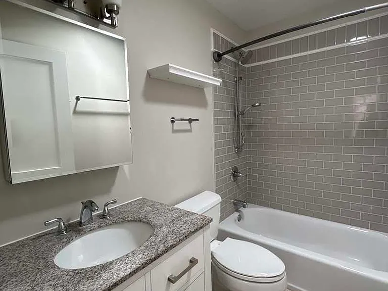 1902 W Cortland St — Photo 14