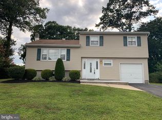 27 Tanglewood Dr, Hamilton, NJ 08619