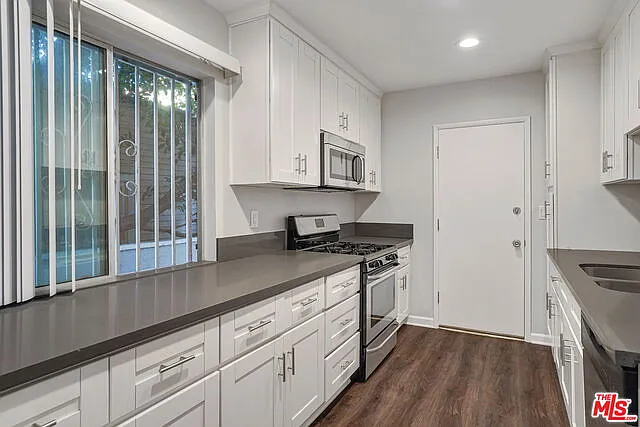1006 Havenhurst Dr #4 — Photo 9