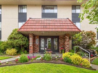 1458 Blackwood St #204, White Rock, BC V4B 3V4