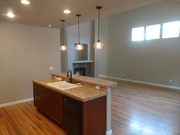 4th image of 61112 Snowbrush Dr