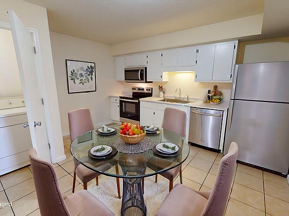 2nd image of 56 Chateau Ln APT A02