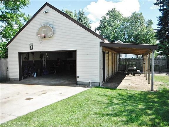 3rd image of 138 35th St SE