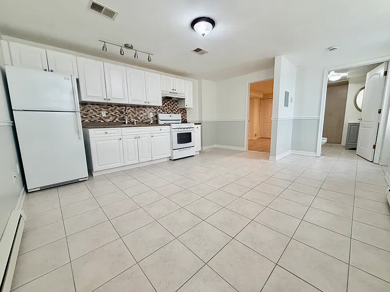 204 Sneden Ave #1 — Photo 7