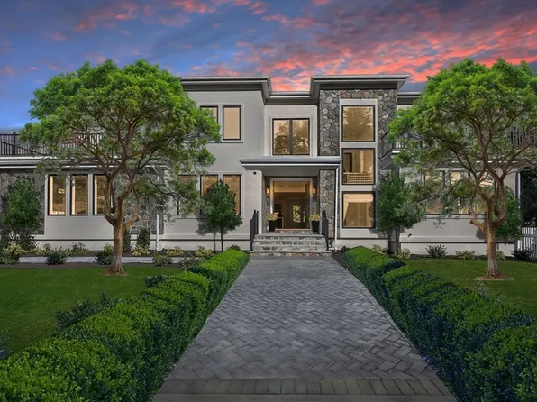 5 Colonial Rd, Needham, MA 02492