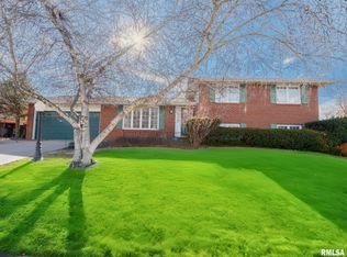 3352 W Lexington Ct, Peoria, IL