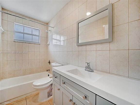 4th image of 3653 SW 27th St