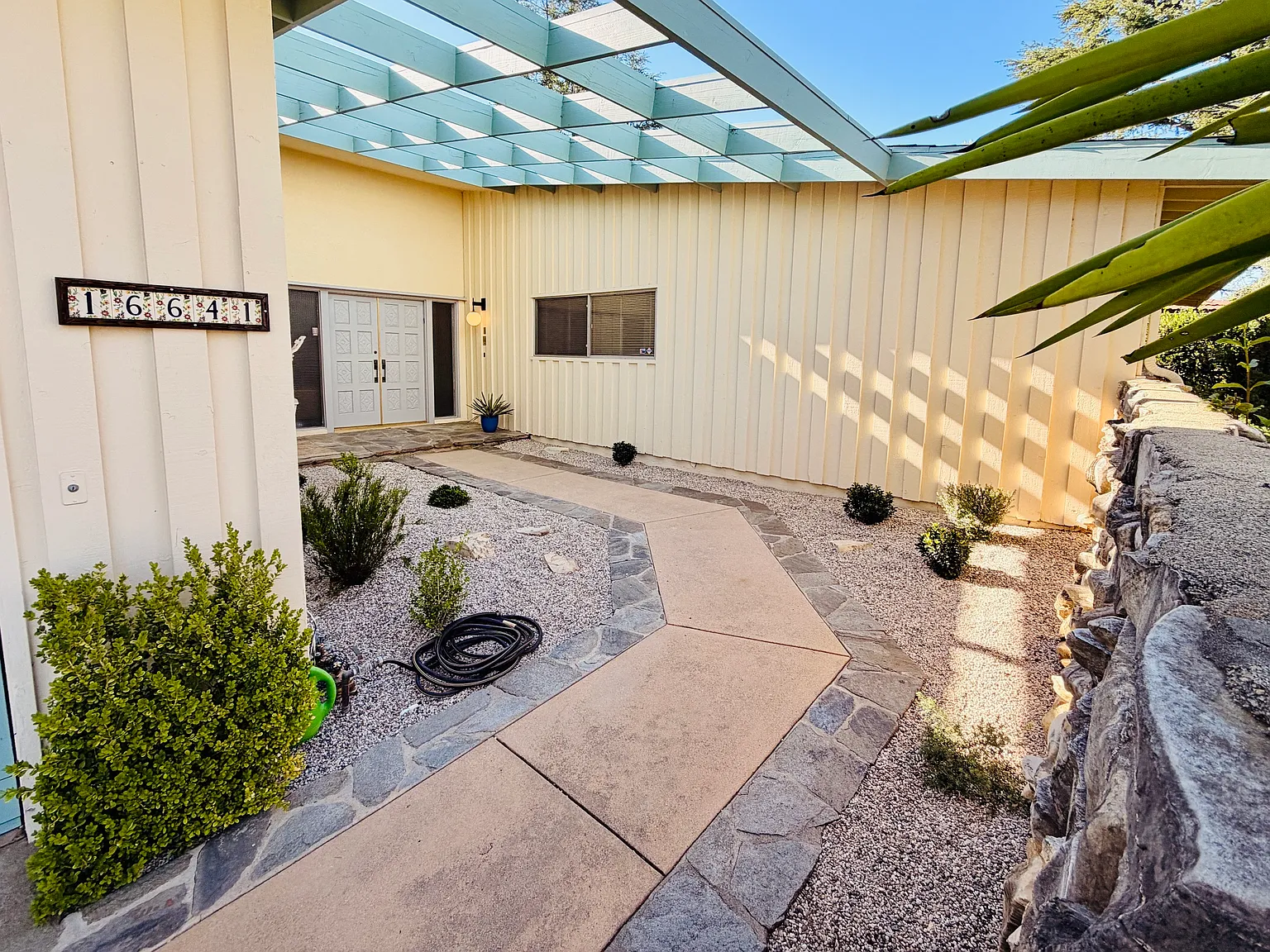 5 bed, 3.5 bath, 3461 sqft, $9,500 — Photo 3