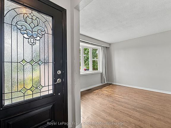 3rd image of 1317 Park Rd S