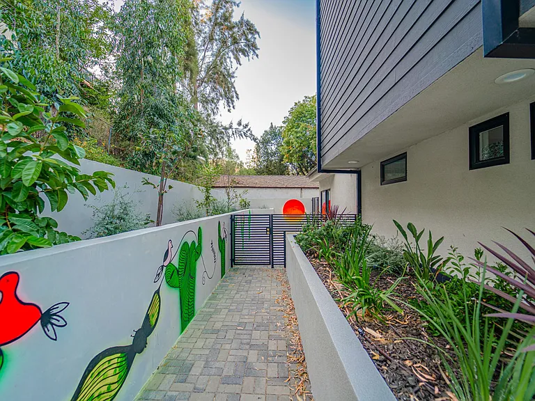 2115 Holly Dr — Photo 69
