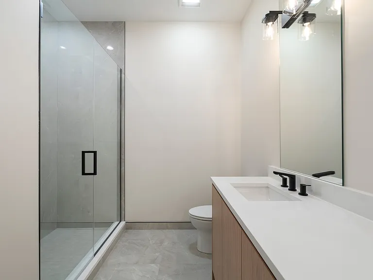 416 E 50th Pl #1W — Photo 19