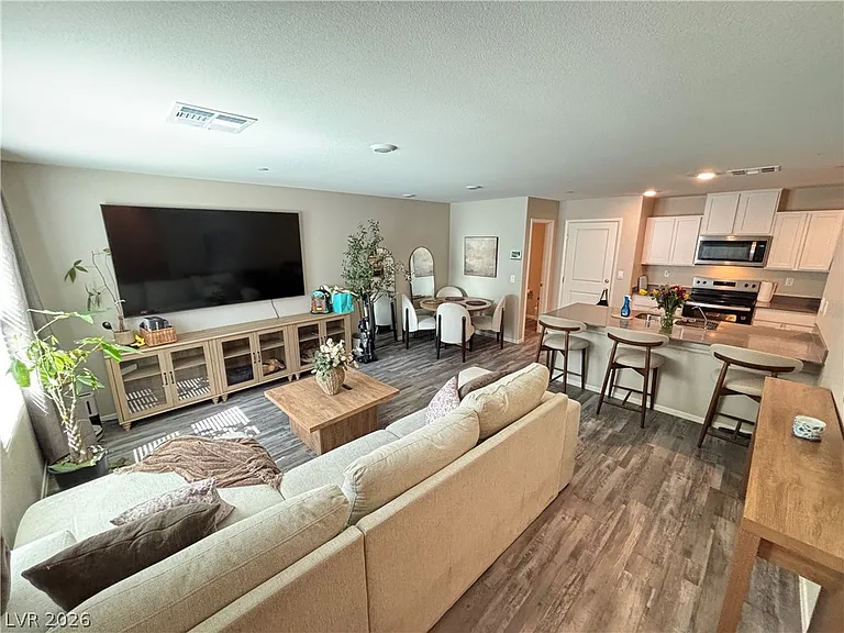6173 Hibiscus Garden St — Photo 3