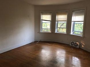 2817 W Waveland Ave, Chicago, IL 60618