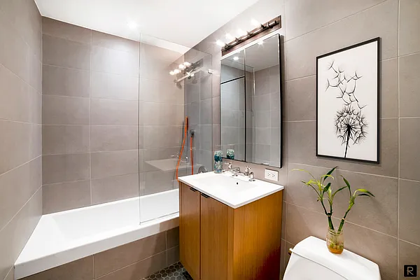 Sold by R New York | media 6