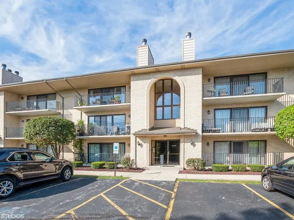 5820 W College Dr #2F, Alsip, IL 60803