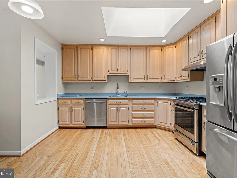 7504 Radnor Rd — Photo 8
