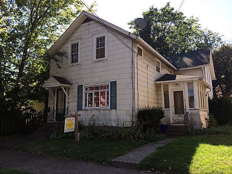 2nd image of 210 Plum St
