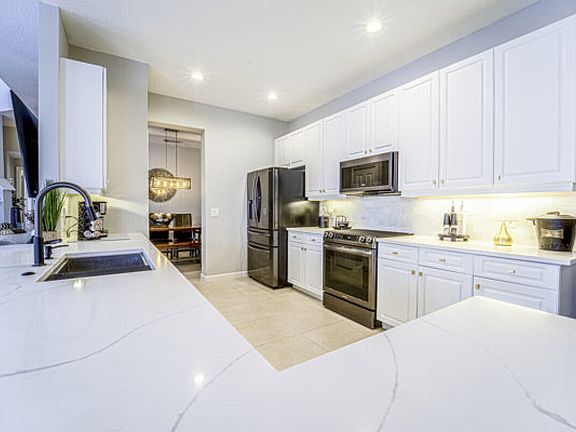5th image of 10487 SW Westlawn Boulevard