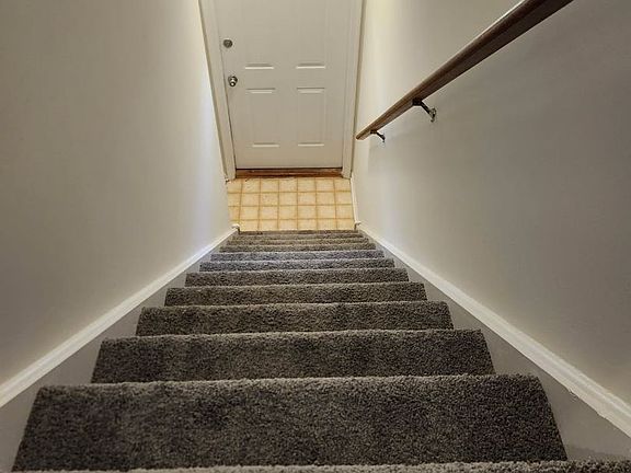5th image of 330 W 8th St APT 204