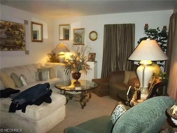 2nd image of 387 Jackson St