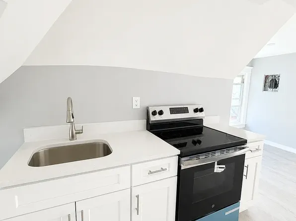 898 S 19th St #3, Newark, NJ 07108