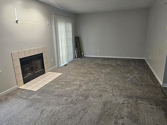 3rd image of 215 Oak Ridge Dr