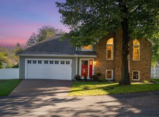 8868 Knollwood Dr, Eden Prairie, MN 55347