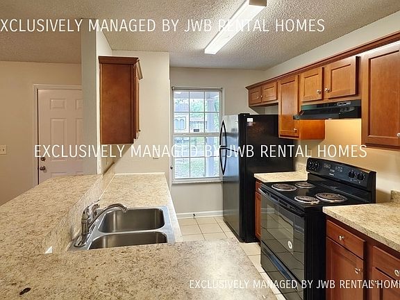 3rd image of 1471 E 25th St
