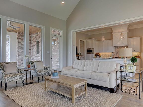 5th image of 201 Sanctuary Ln