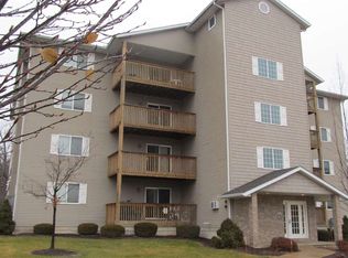 4018 Creek Hill Dr, Bettendorf, IA 52722