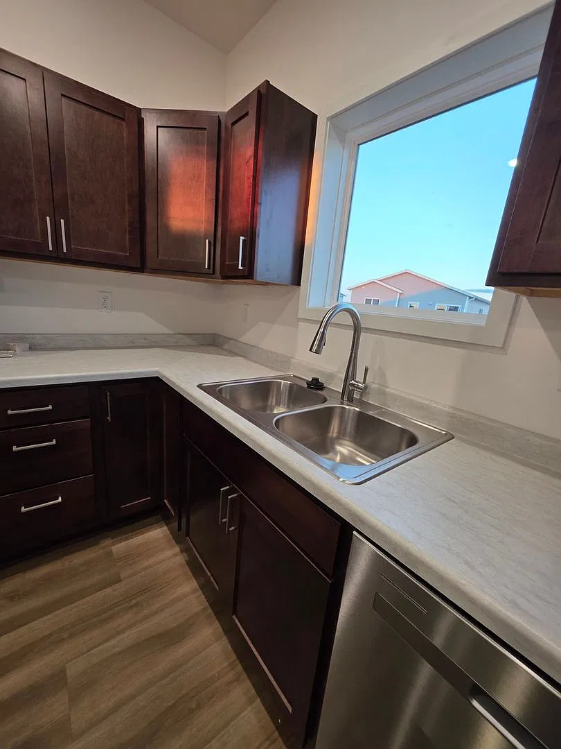 4 Bedroom 2 Bathroom House — Photo 4
