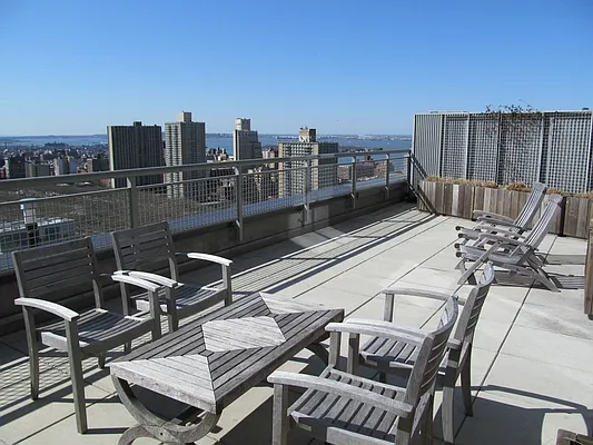 Rented by Lisa Management | media 27