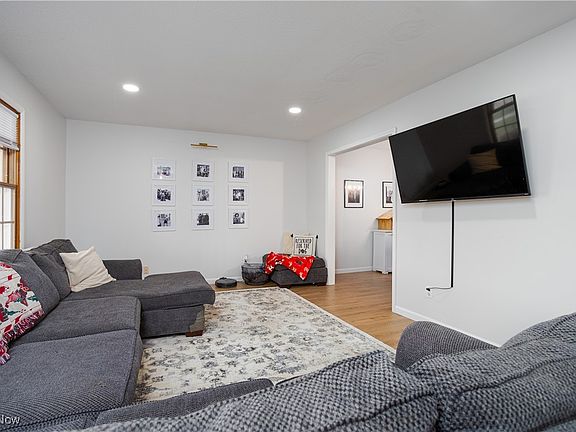 5th image of 243 College Park Dr