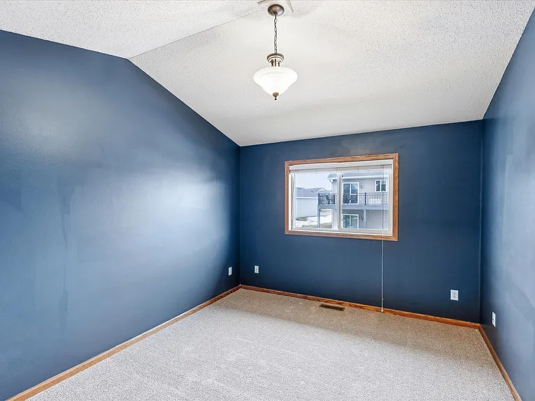 7300 Kahler Cir NE — Photo 9