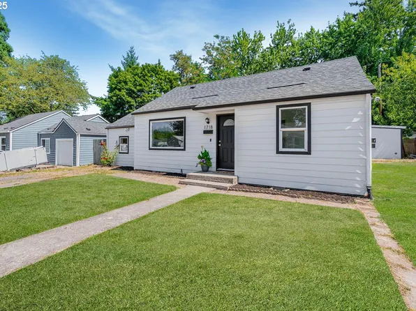 1718 NE Walnut Ave, Troutdale, OR 97060