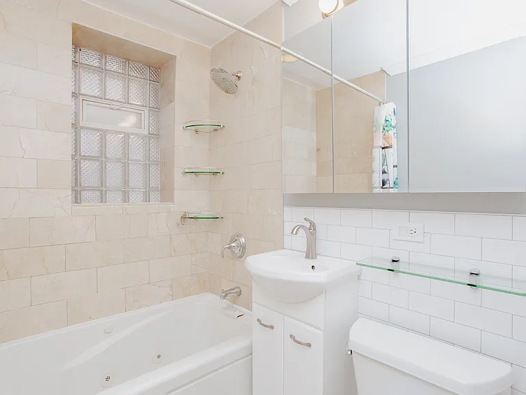 1362 W Greenleaf Ave #3A — Photo 6