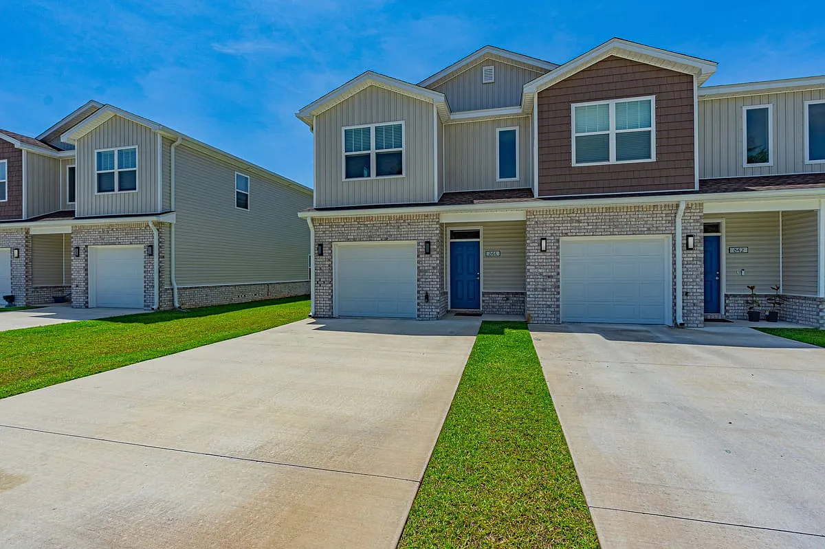 840 Fairview Drive — Photo 1