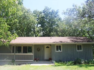 8828 Shady Wood Ln, Ozawkie, KS 66070