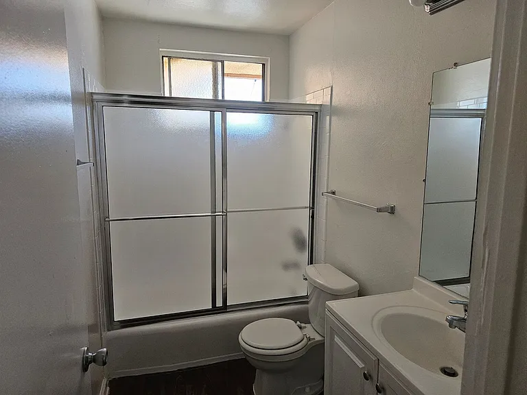 1414 W McFadden Ave — Photo 8