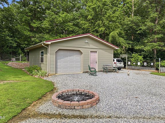 3rd image of 176 Rehobeth Church Ln