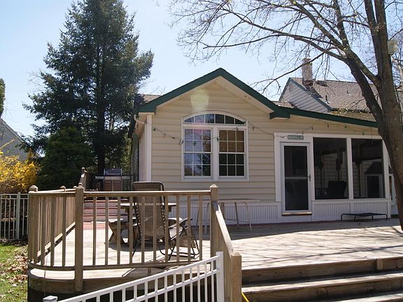 5th image of 882 W Briar Ave