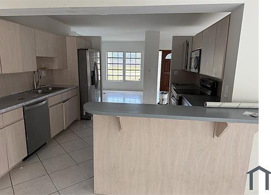 4th image of 9499 Jamaica Dr
