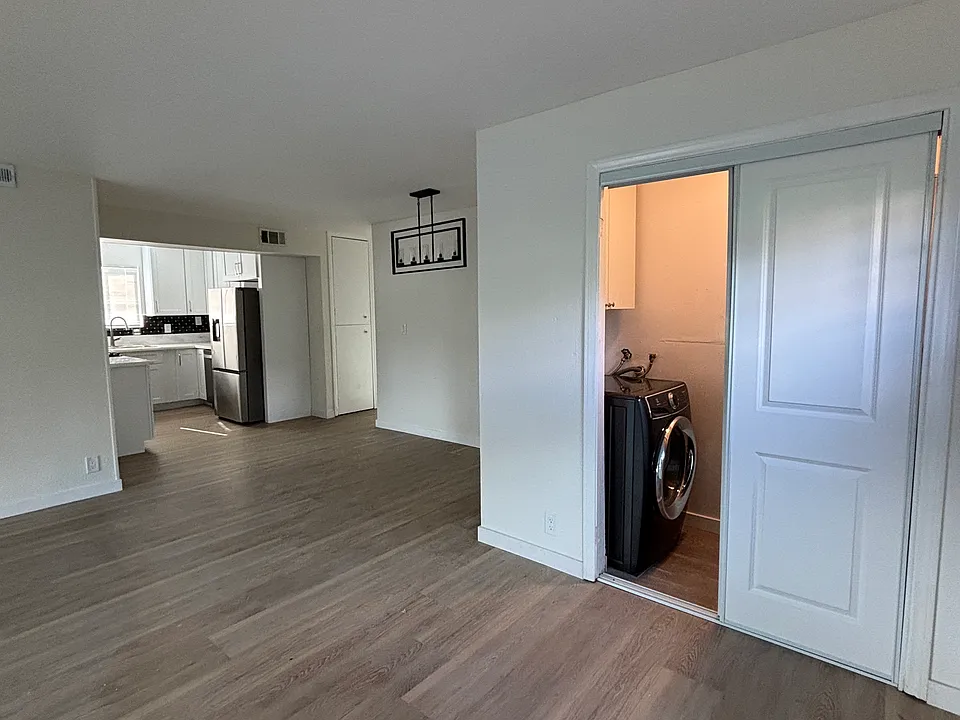 3389-91 C St #2