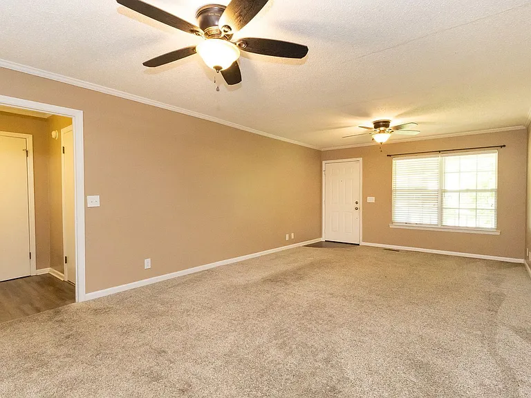 8260 Oxford Dr — Photo 8