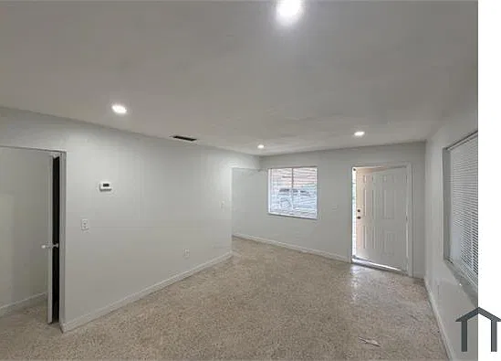 2 bed, 1050 sqft, $2,400 — Photo 2