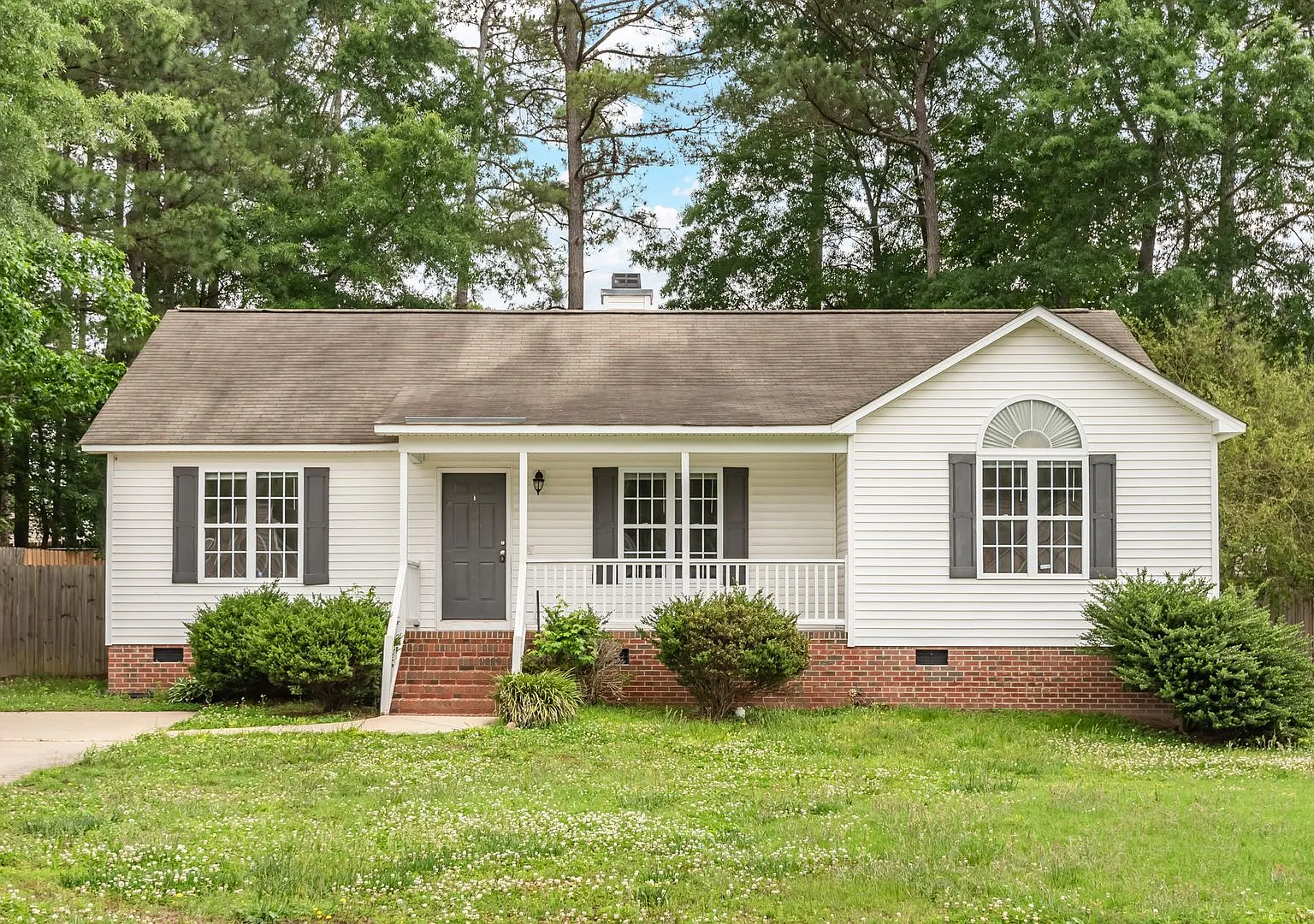Single Family 3 bedroom plus a flex room- Available August 12th — Photo 1